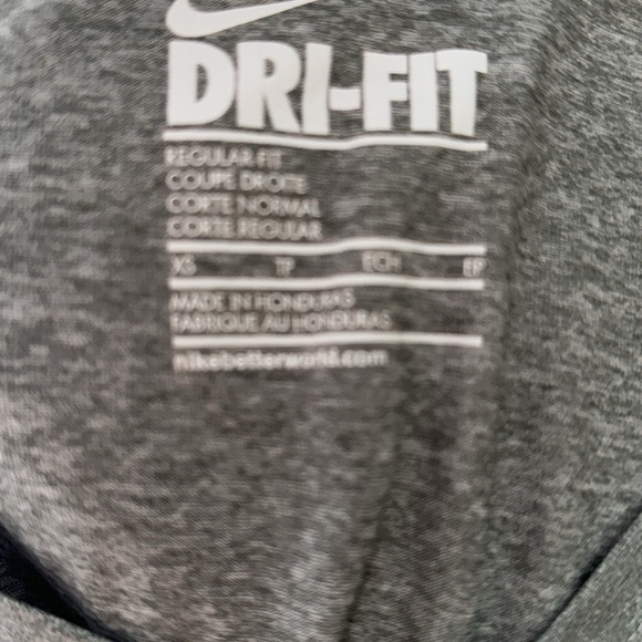 Nike Dri-Fit Light Gray Top - Picture 4 of 4